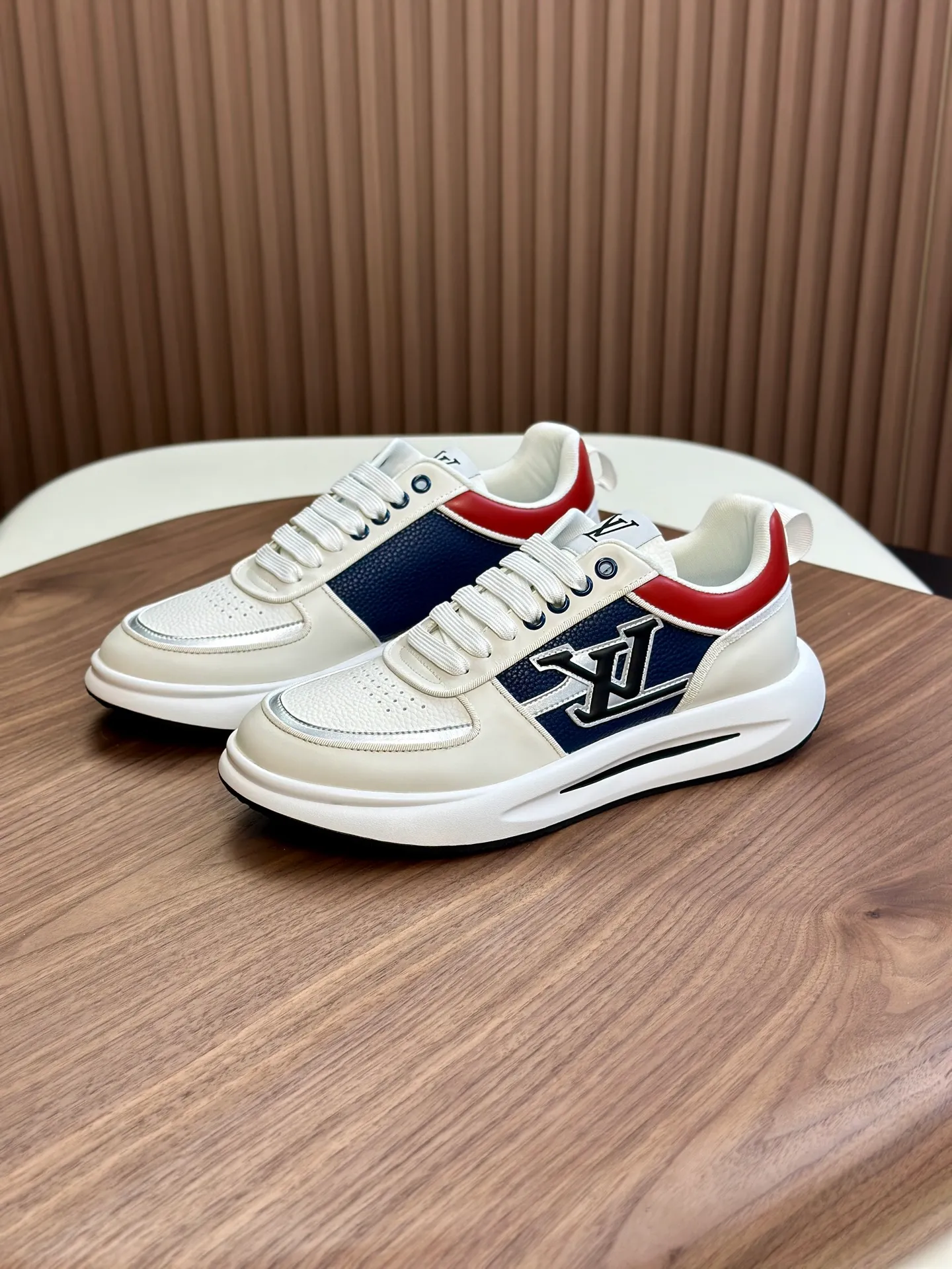 Men's shoes💰780 Lv 🔍Top purchasing agent🇮🇹 Louis Vuitton, the sports sneaker counter is synchronized, the uppers are imported from Italy, high-quality splicing colorful and complex crafts, the imported mesh padding is soft and comfortable, soles: original soles specially provided by the original factory, T men's men's shoes 💰U exclusive movable molded soles are super comfortable, original factory and single goods, 🔍🔍high quality, you can enter and leave the counter at will, welcome to compare, code number 38-44 (customized 45)